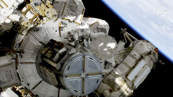 Astronauti izlaze u kosmos - Sputnik Srbija
