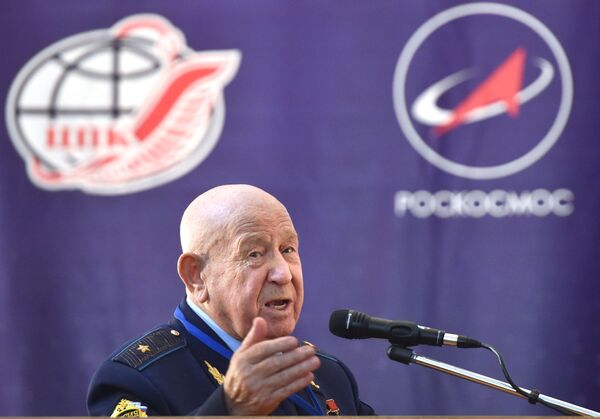 NASA prekinula direktan prenos da bi prenela vest o smrti Leonova NASA prekinula direktan prenos da bi prenela vest o smrti Leonova - Sputnik Srbija
