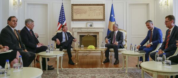 Ričard Grenel i Hašim Tači na sastanku u Prištini Ričard Grenel i Hašim Tači na sastanku u Prištini - Sputnik Srbija