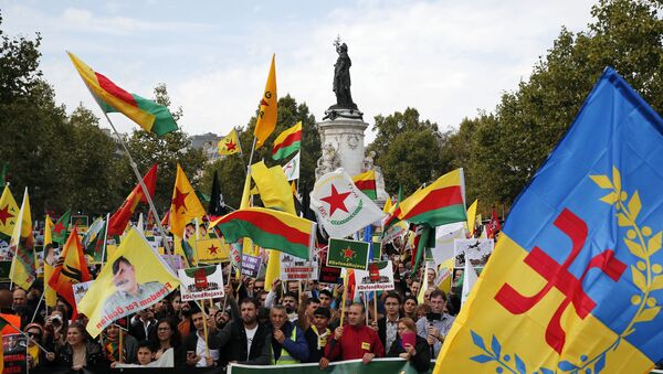 Hiljade Parižana na protestima zbog turske operacije u Siriji - Sputnik Srbija