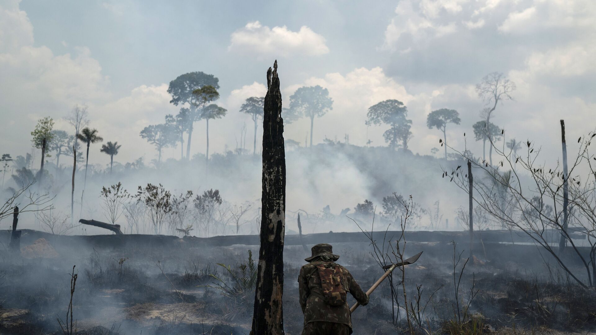 Амазонија у пламену - највећи пожари од 2010. захватили су ову регију у лето ове године, што је подстакло забринутост везано за климатске промене. - Sputnik Србија, 1920, 18.04.2021