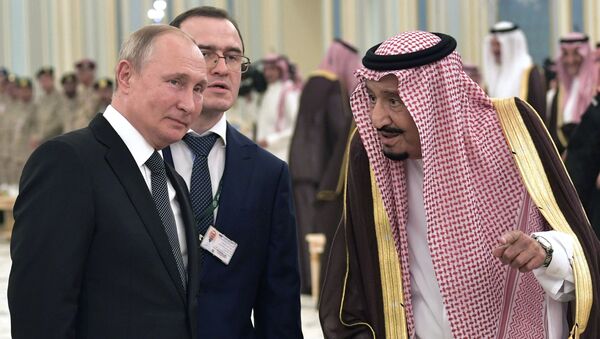 Председник Русије Владимир Путин и краљ Саудијске Арабије Салман бин Абдел Азиз ел Сауд - Sputnik Србија