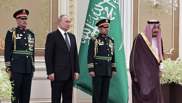 Председник Русије Владимир Путин и краљ Саудијске Арабије Салман бин Абдел Азиз ел Сауд у Ријаду - Sputnik Србија