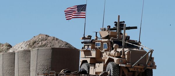 Američka vojna vozila u sirijskom Manbidžu - Sputnik Srbija