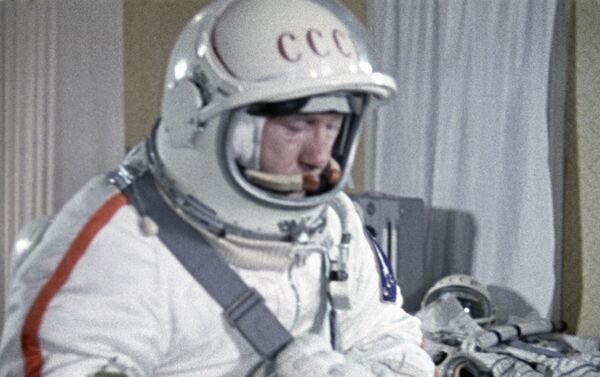 Kosmonaut Aleksej Leonov tokom priprema za let - Sputnik Srbija