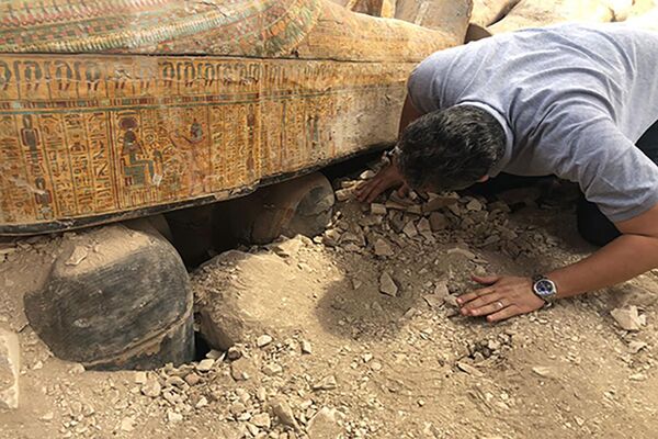 У Египту откривена велика гробница са разнобојним саркофазима (фото) - Sputnik Србија