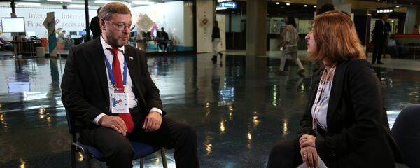 Косачов у разговору са уредницом Тањом Трикић - Sputnik Србија