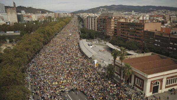 Стотине хиљада људи на протесту у Барселони - Sputnik Србија