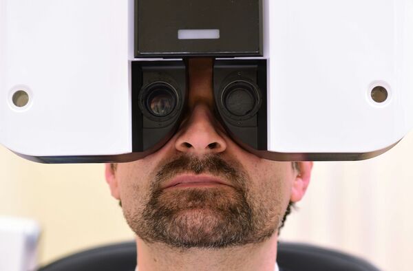 Pametni telefoni mogu da vas koštaju i vida  - Sputnik Srbija