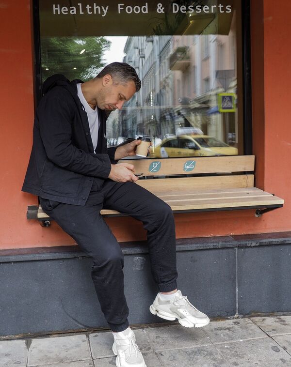 Pametni telefoni mogu da vas koštaju i vida  - Sputnik Srbija