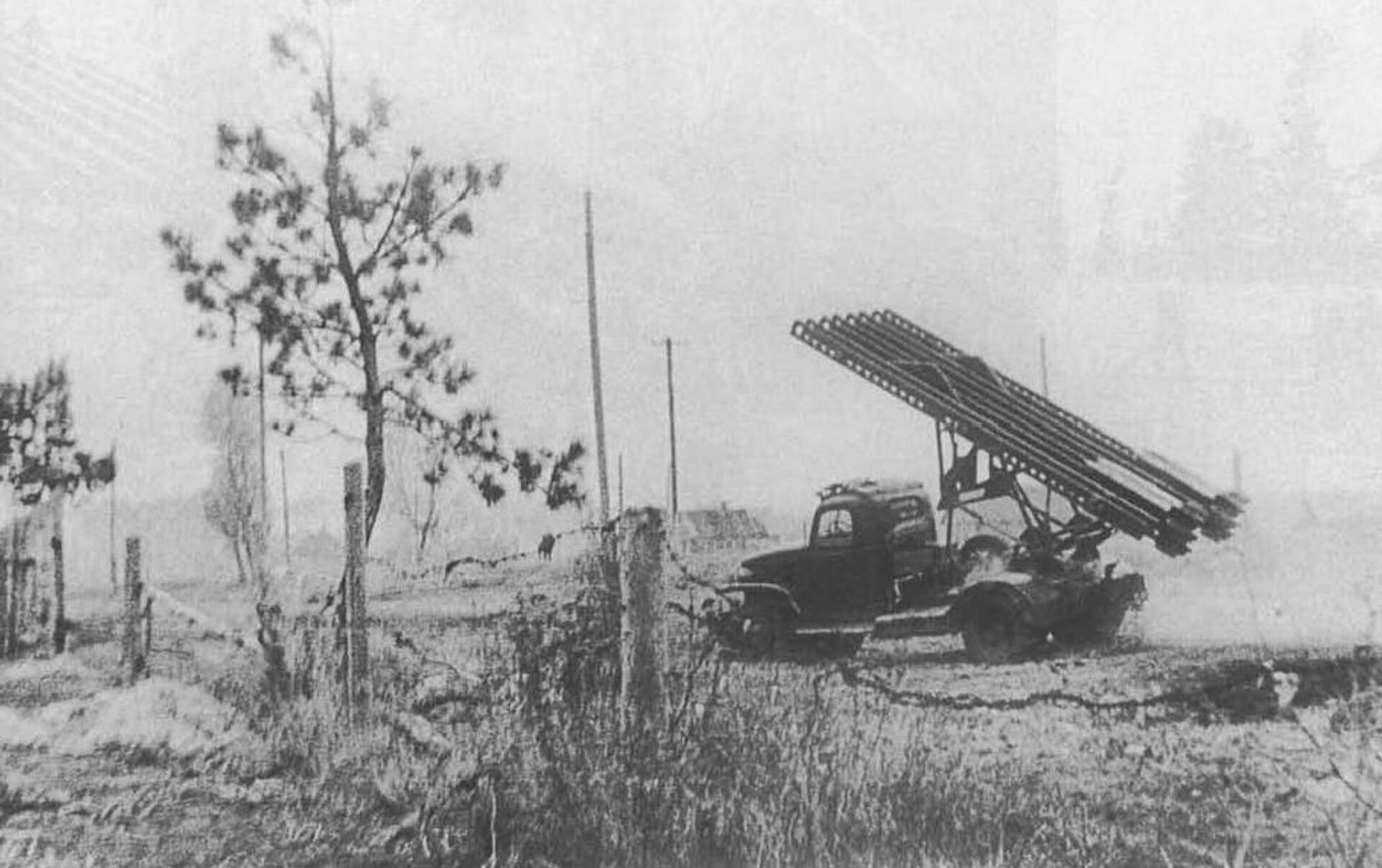 В какой битве впервые были применены катюши. БМ-13 Катюша в ВОВ. БМ-13. БМ-13 Катюша залп. БМ-12 Катюша 1942.