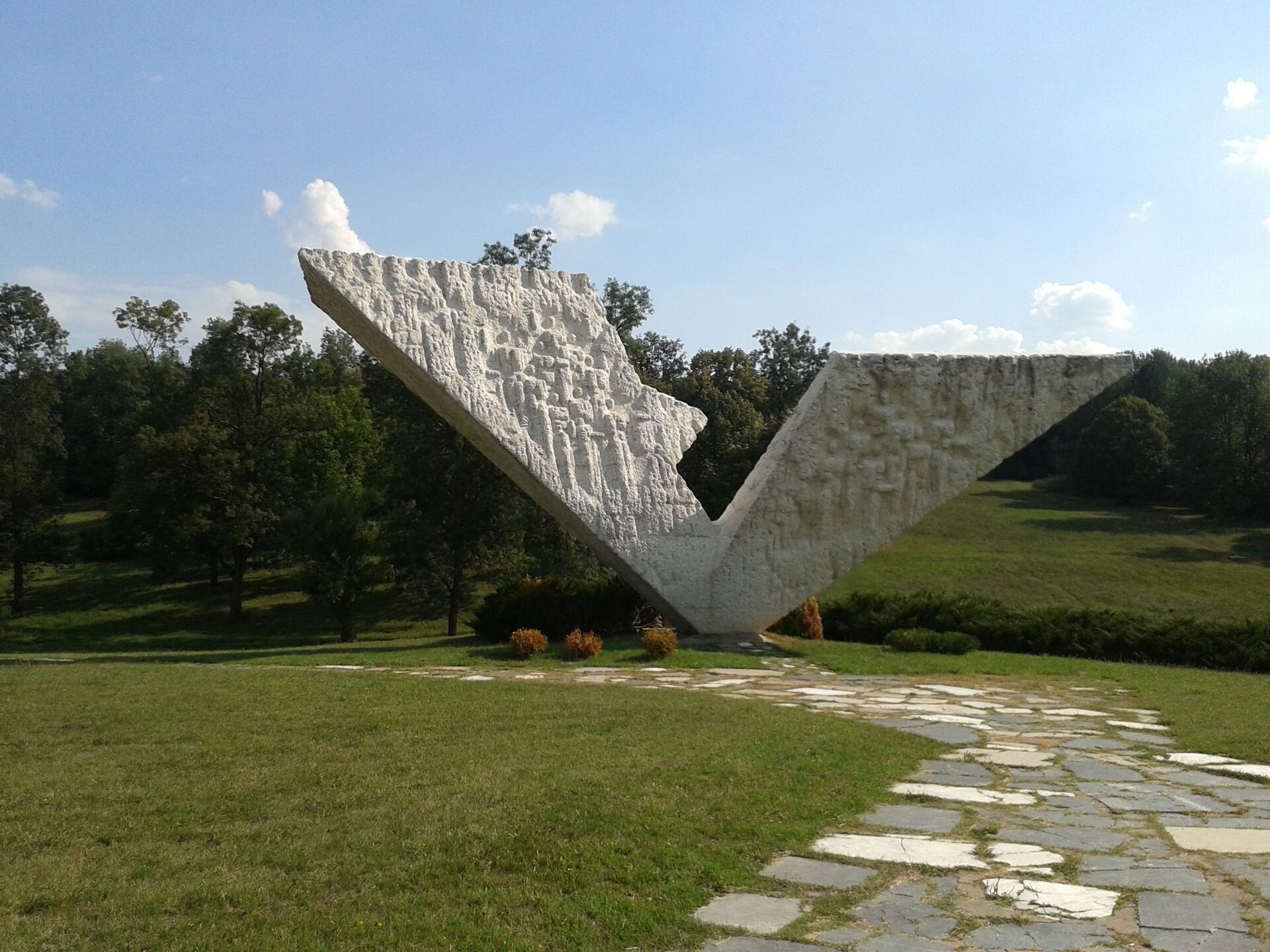 Споменик у Шумарицама - Sputnik Србија, 1920, 29.09.2023
