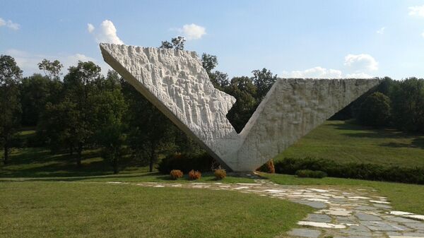 Spomenik u Šumaricama - Sputnik Srbija