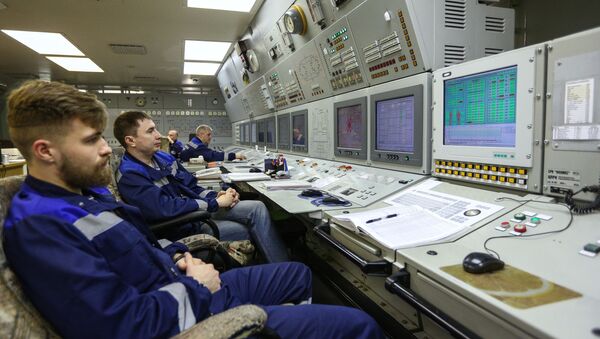 Радници у ледоломцу на нуклеарни погон - Sputnik Србија