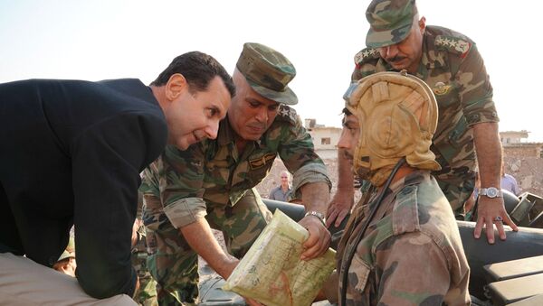 Predsednik Sirije Bašar Asad sa vojnicima u Siriji - Sputnik Srbija