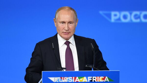 Председник Русије Владимир Путин говори на пленарној седници економског форума Русија-Африка - Sputnik Србија
