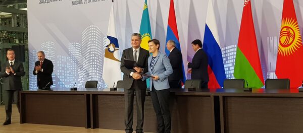 Ana Brnabič posle potpisivanja Sporazuma o slobodnoj trgovini između Srbije i Evroazijske unije. - Sputnik Srbija