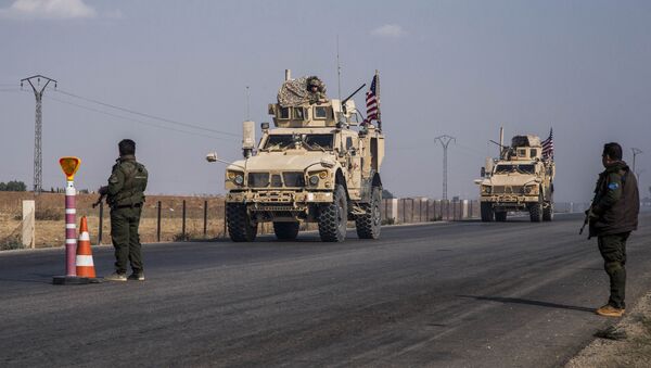 Konvoj američkih vojnih vozila u blizini grada Kamišli na severu Sirije - Sputnik Srbija
