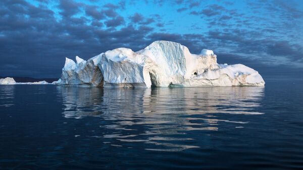 Айсберг в акватории острова Гренландия - Sputnik Србија