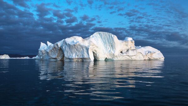 Айсберг в акватории острова Гренландия - Sputnik Србија