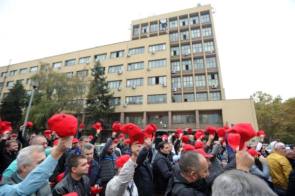 „Stop crvenim kačketima“: „Kar go“ održao protest ispred policije „Stop crvenim kačketima“: „Kar go“ održao protest ispred policije - Sputnik Srbija