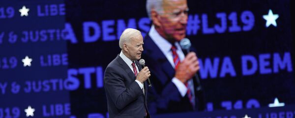 Председнички кандидат Демократске партије САД Џо Бајден на предизборном митингу - Sputnik Србија