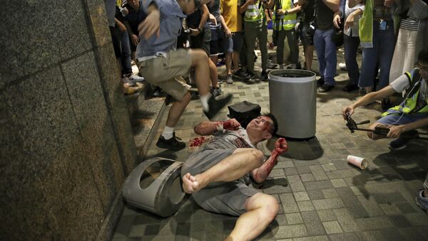 Жестоки сукоби међу демонстрантима у Хонг Конгу - Sputnik Србија