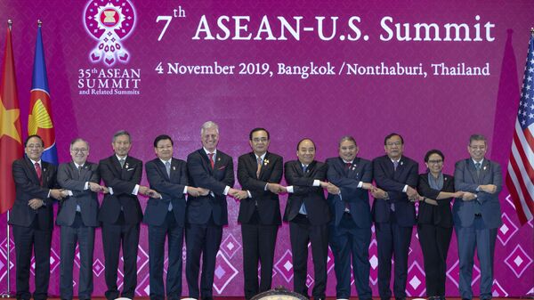 Саветник америчког председника за националну безбедност Роберт О'Брајан са представницима земаља АСЕАН-а на самиту АСЕАН-САД на Тајланду - Sputnik Србија