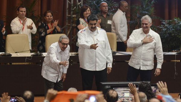 Лидер кубанске Комунистичке партије Раул Кастро, венецуелански председник Николас Мадуро и председник Кубе Мигел Диас-Канел - Sputnik Србија