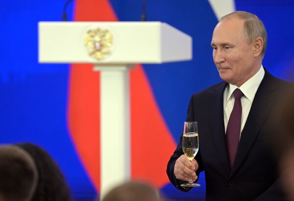 Путин свом народу: Заједно ћемо решити најсложеније задатке Путин свом народу: Заједно ћемо решити најсложеније задатке - Sputnik Србија