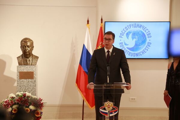 Откривена биста Примакова: Вучић подсетио на његов заокрет изнад Атлантика /видео, фото/ Откривена биста Примакова: Вучић подсетио на његов заокрет изнад Атлантика /видео, фото/ - Sputnik Србија