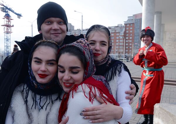 Учесници фестивала „Моја Русија“ у оквиру обележавања Дана народног јединства у Краснојарску  - Sputnik Србија