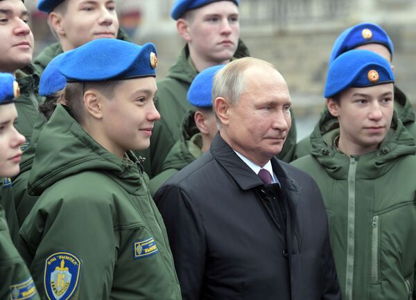 Predsednik Rusije Vladimir Putin na Crvenom trgu u Moskvi   - Sputnik Srbija