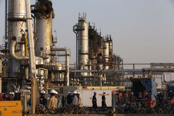 Земљотрес на нафтном тржишту неће оборити руску економију Земљотрес на нафтном тржишту неће оборити руску економију - Sputnik Србија