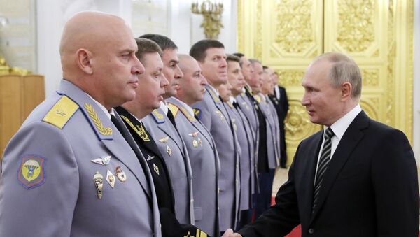 Predsednik Putin tokom imenovanja oficira na više dužnosti na ceremoniji u Kremlju - Sputnik Srbija