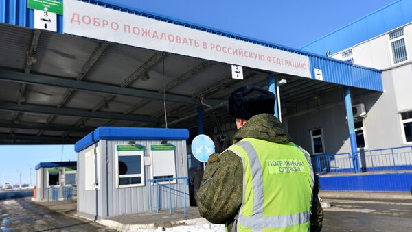 Vojnik na graničnom prelazu Bugristoje na granici Rusije i Kazahstana - Sputnik Srbija