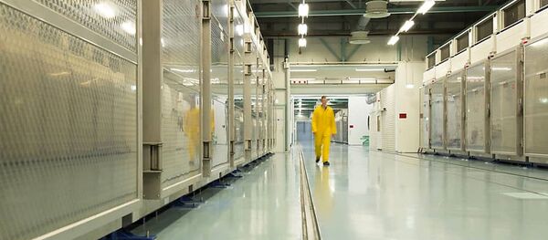 Fotografija iranske Agencije za atomsku energiju, snimljena 6. novembra, prikazuje unutrašnjost nuklearnog pogona u Ferdousu, dan pre nego što će u njemu početi obogaćivanje uranijuma. Fotografija iranske Agencije za atomsku energiju, snimljena 6. novembra, prikazuje unutrašnjost nuklearnog pogona u Ferdousu, dan pre nego što će u njemu početi obogaćivanje uranijuma. - Sputnik Srbija