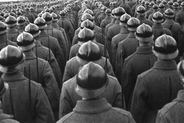 Kako je Staljin organizovao paradu Hitleru ispred nosa Kako je Staljin organizovao paradu Hitleru ispred nosa - Sputnik Srbija