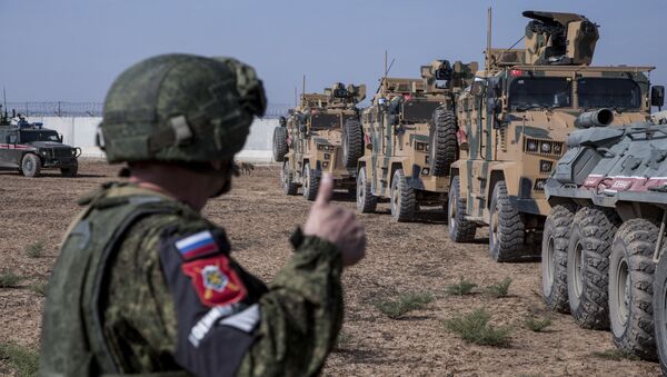 Турски и руски војници током патроле у Сирији - Sputnik Србија