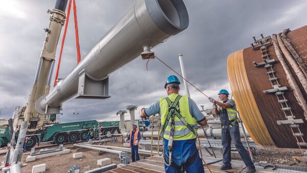 Polaganje cevi tokom izgradnje gasovoda Severni tok 2 u Lubminu - Sputnik Srbija
