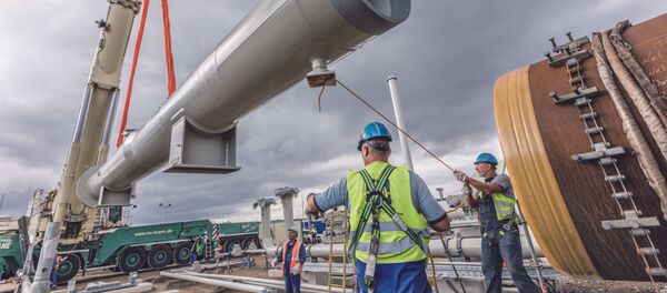 Polaganje cevi tokom izgradnje gasovoda Severni tok 2 u Lubminu - Sputnik Srbija