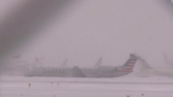 Авион склизнуо са писте на аеродрому у Чикагу - Sputnik Србија