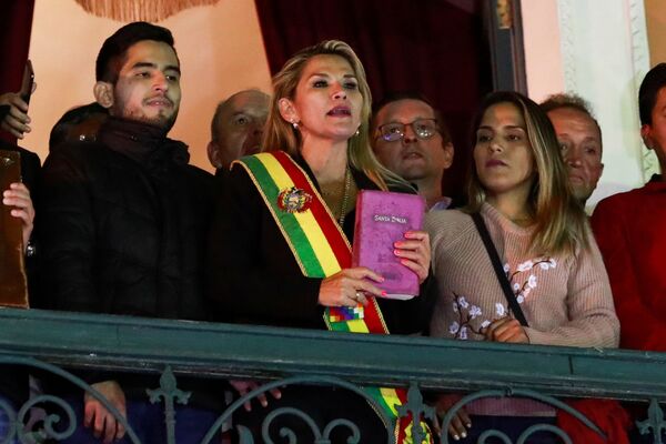 „Najpokvareniji udarac u istoriji“: Bolivija dobila privremenu predsednicu - Sputnik Srbija