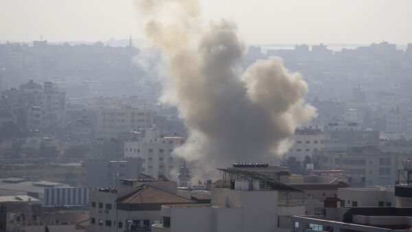Дим у Појасу Газе од напада израелске авијације  - Sputnik Србија