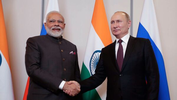 Председник Русије Владимир Путин и индијски премијер Нарендра Моди на састанку у оквиру самита БРИКС-а - Sputnik Србија
