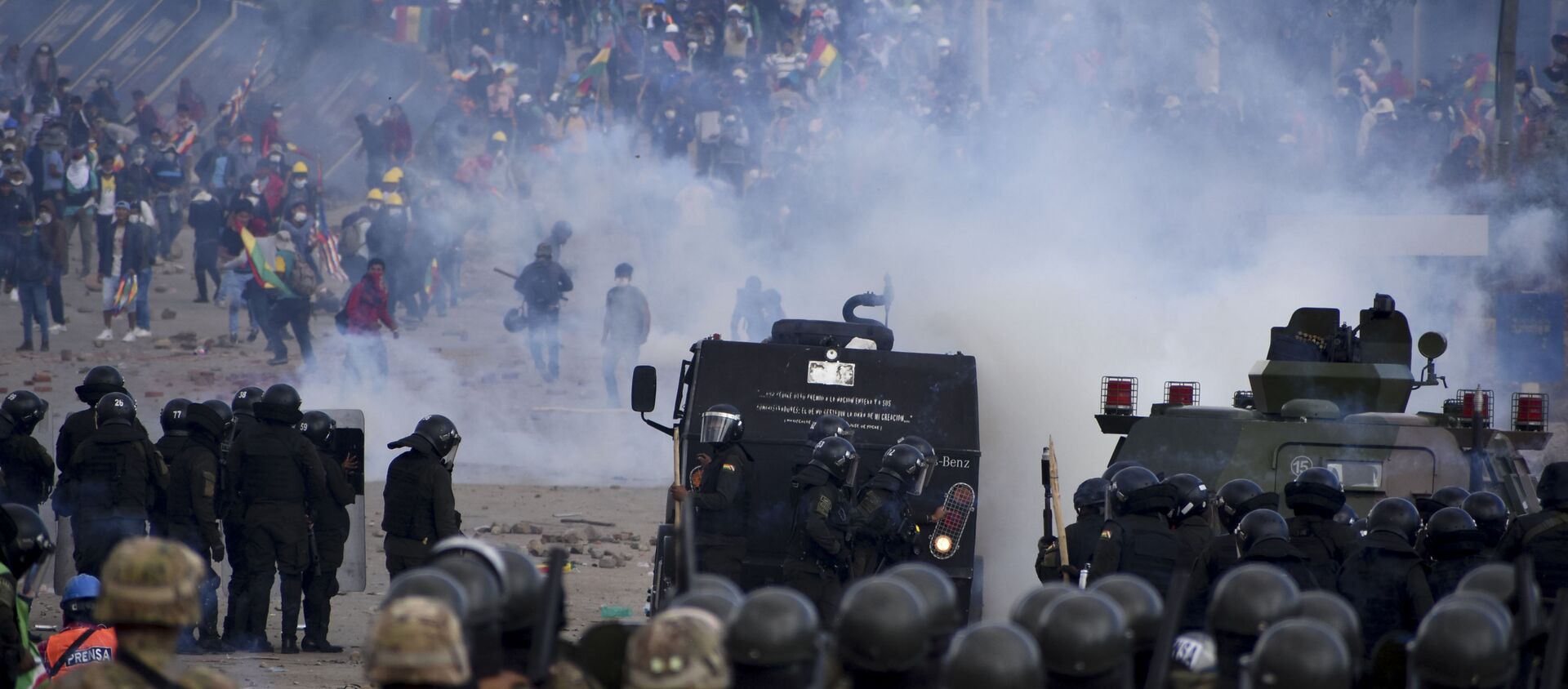 Снаге безбедности током сукоба са демонстрантима, присталицама бившег боливијског председника Ева Моралеса, у Сакаби у Боливији - Sputnik Србија, 1920, 29.11.2019
