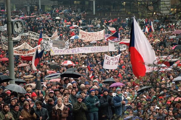 Nova „Plišana revolucija“ u Pragu: Šta žele Česi? Nova „Plišana revolucija“ u Pragu: Šta žele Česi? - Sputnik Srbija