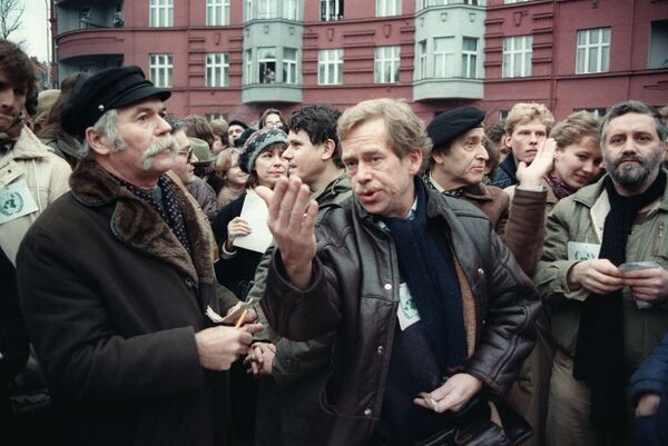 Nova „Plišana revolucija“ u Pragu: Šta žele Česi? Nova „Plišana revolucija“ u Pragu: Šta žele Česi? - Sputnik Srbija