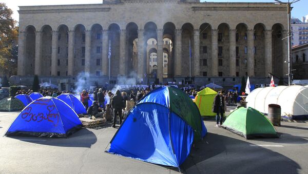Šatori demonstranata ispred zgrade gruzijskog parlamenta u Tbilisiju - Sputnik Srbija