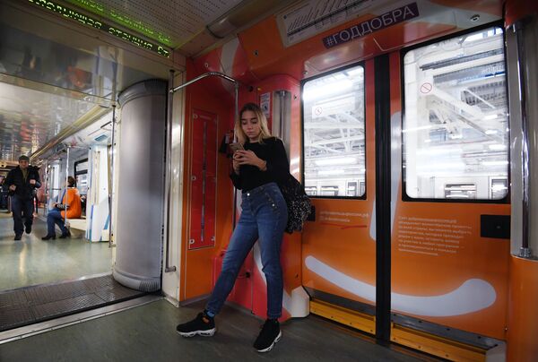 Pametni telefon izaziva zavisnost sličnu pušačkoj Pametni telefon izaziva zavisnost sličnu pušačkoj - Sputnik Srbija